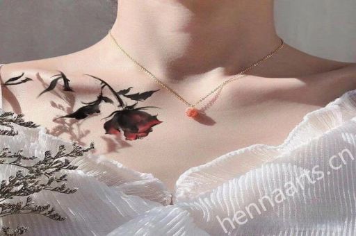 海娜手绘：古老艺术的现代传承与独特魅力