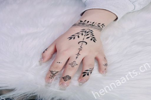 海娜手绘培训：探寻美的起点，深层次的理解与体悟